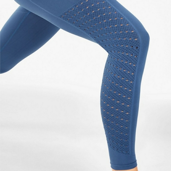 Sync High-Waisted Perforated 7/8 - Picture 3 of 4